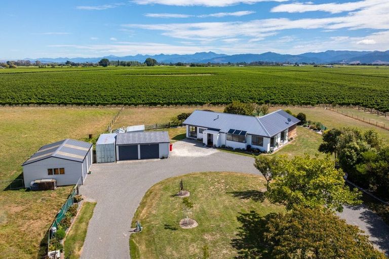 Photo of property in 445 Dillons Point Road, Dillons Point, Blenheim, 7273