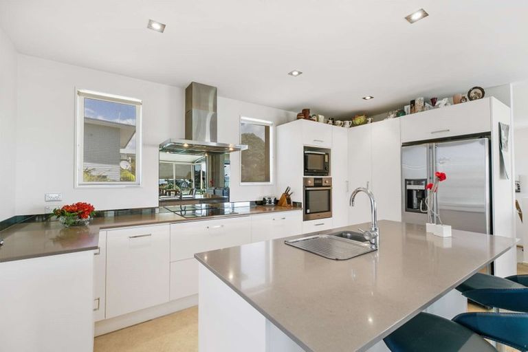 Photo of property in 92a Tiri Road, Manly, Whangaparaoa, 0930