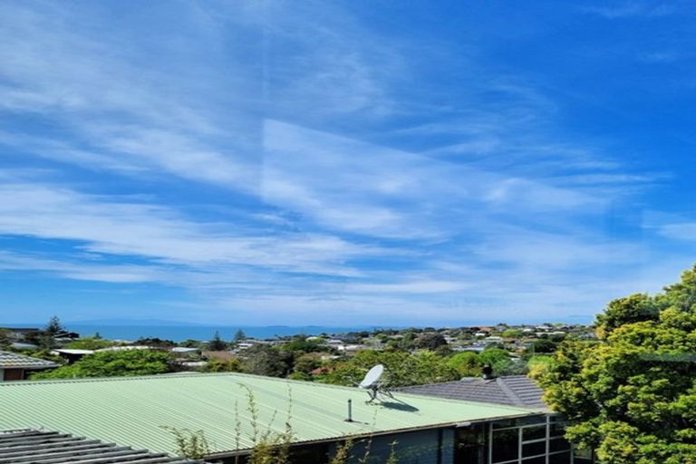 Photo of property in 92 Browns Bay Road, Rothesay Bay, Auckland, 0630