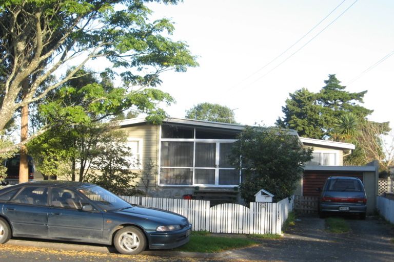 Photo of property in 2 Martin Road, Manurewa, Auckland, 2102