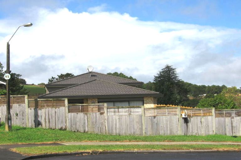 Photo of property in 14 Mckinley Road, Sunnyvale, Auckland, 0612