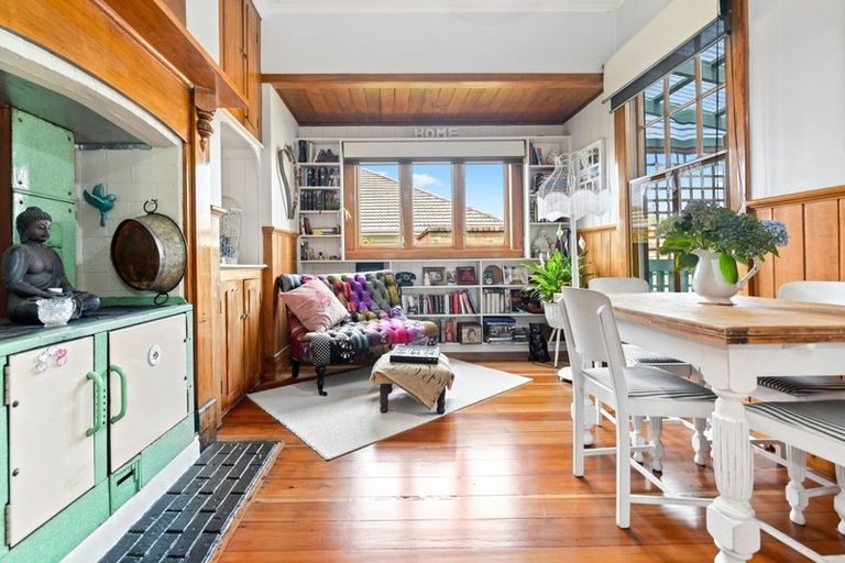 Photo of property in 106 Forest Lake Road, Forest Lake, Hamilton, 3200