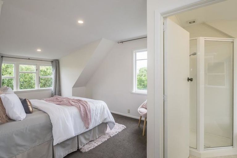 Photo of property in 51 Renown Road, Raumati South, Paraparaumu, 5032