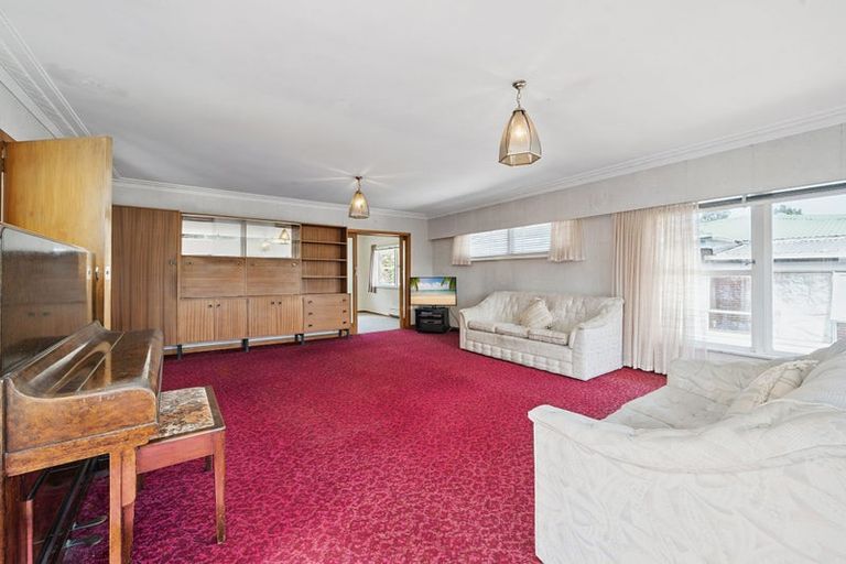 Photo of property in 18 Millbrook Road, Henderson, Auckland, 0612