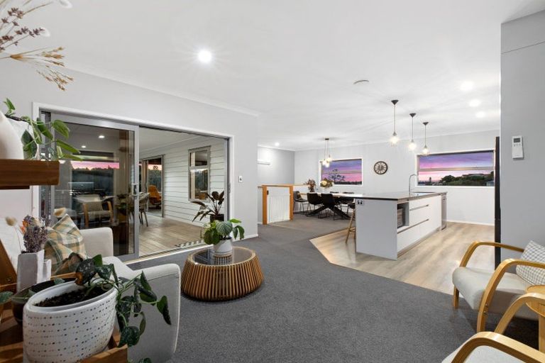 Photo of property in 111 Oteki Park Drive, Welcome Bay, Tauranga, 3112