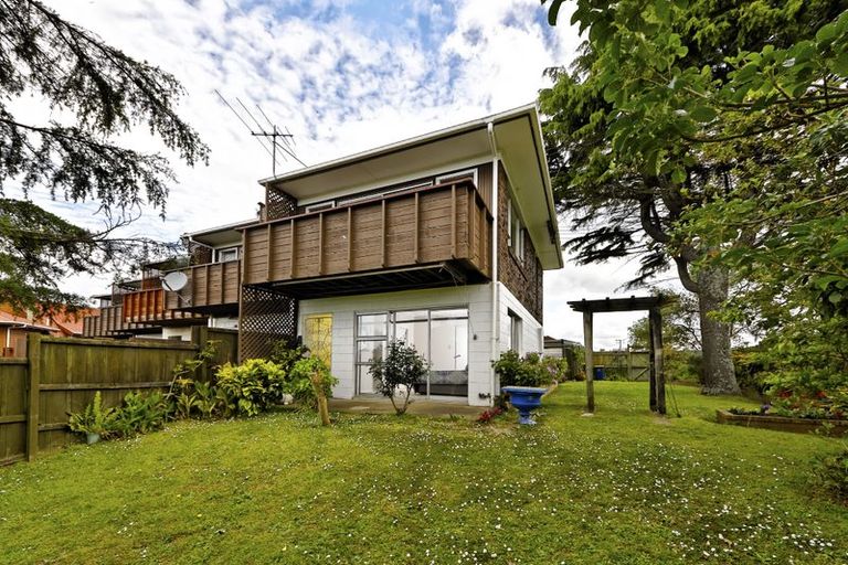 Photo of property in 1/60 West Coast Road, Glen Eden, Auckland, 0602