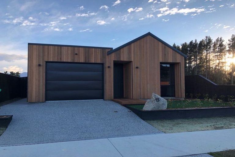 Photo of property in 15 Mount Creighton Crescent, Wanaka, 9305