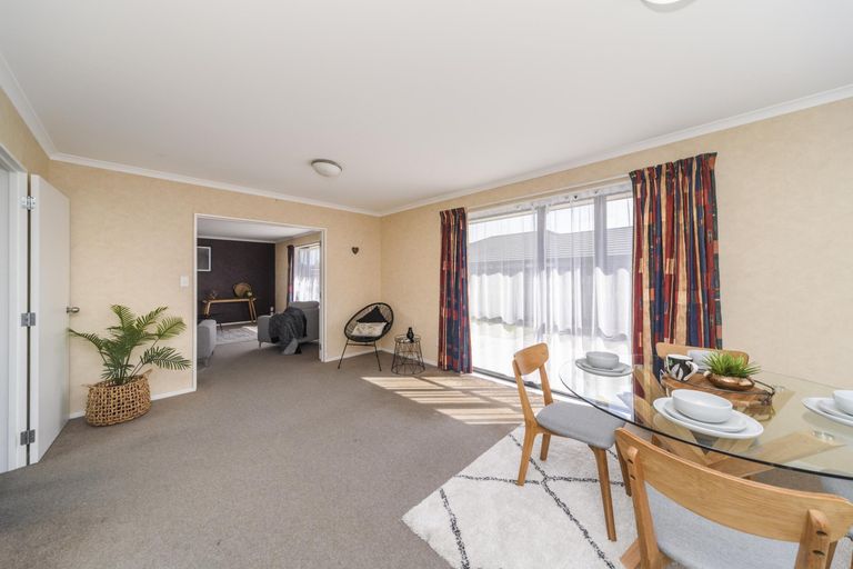 Photo of property in 4 Boston Parade, Kelvin Grove, Palmerston North, 4414