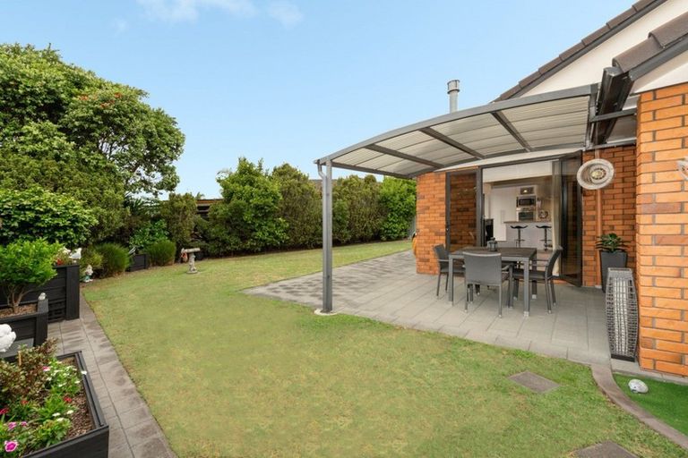 Photo of property in 5 Seabreeze Place, Papamoa Beach, Papamoa, 3118