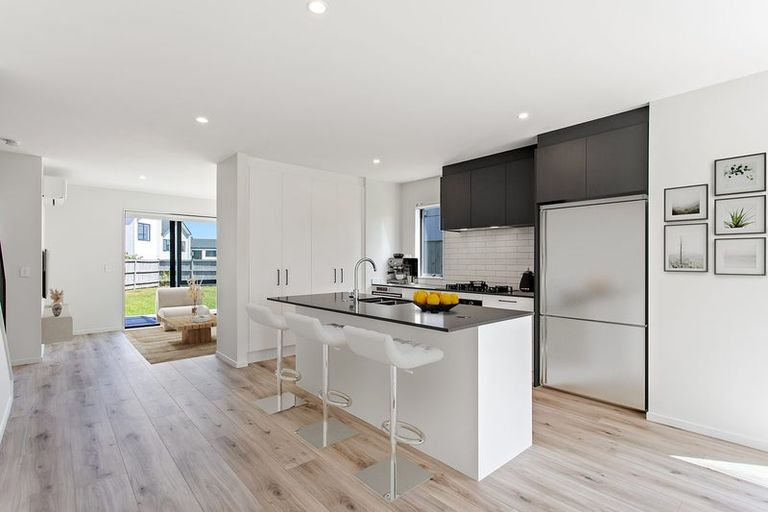 Photo of property in 3 Aquamarine Road, Rosehill, Papakura, 2113