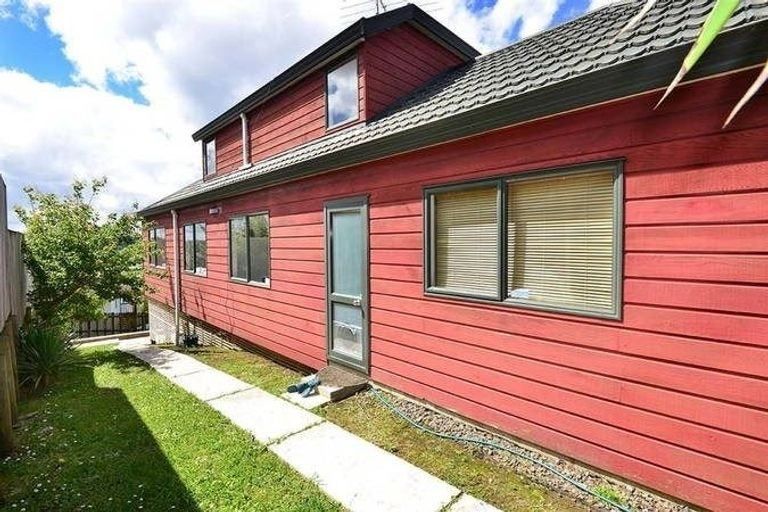 Photo of property in 1/21 Jumento Place, Unsworth Heights, Auckland, 0632