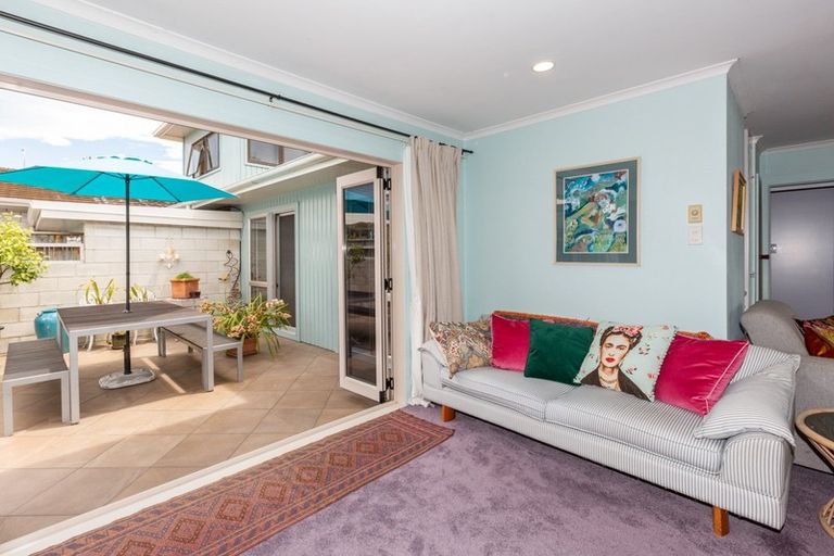 Photo of property in 17 Puketapu Road, Taradale, Napier, 4112