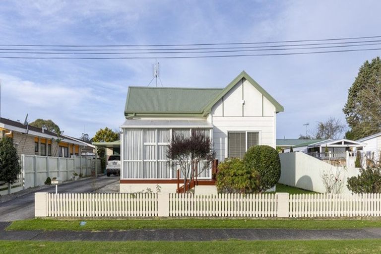 Photo of property in 90 Hakanoa Street, Huntly, 3700