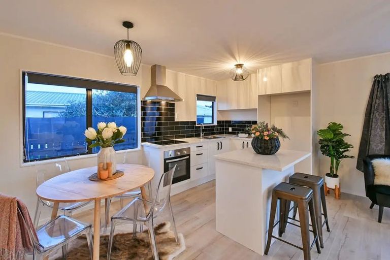 Photo of property in 1/14 Hatherley Place, Clendon Park, Auckland, 2103