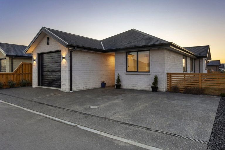 Photo of property in 37 Edlin Lane, Pegasus, 7612