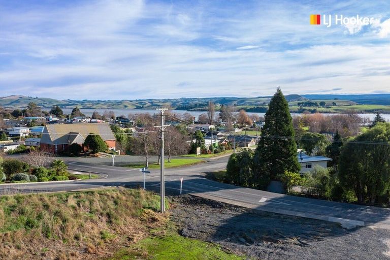 Photo of property in 28 Greenhithe Street, Waihola, Milton, 9073