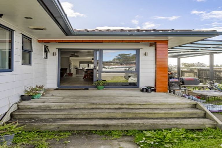 Photo of property in 1/52 Sikkim Crescent, Clover Park, Auckland, 2019
