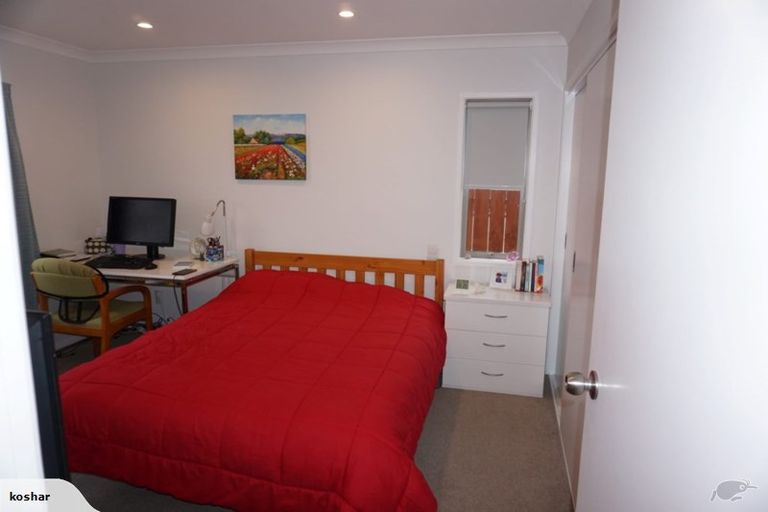 Photo of property in 27a Kirrie Avenue, Te Atatu South, Auckland, 0610