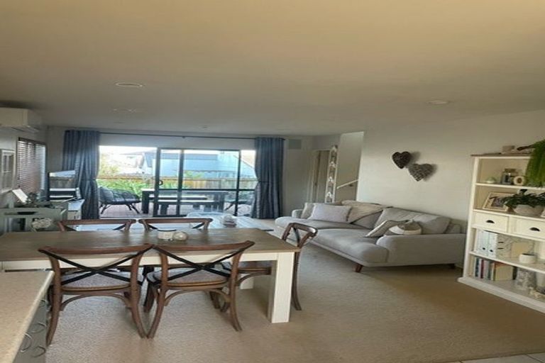 Photo of property in 29 Spalding Rise, Golflands, Auckland, 2013