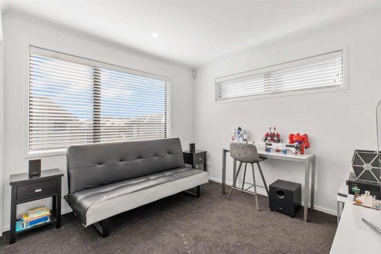 Photo of property in 143 Grove Road, Papakura, 2110