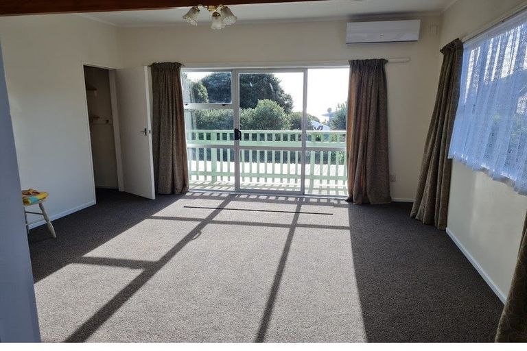 Photo of property in 7 Terrace Road, Titahi Bay, Porirua, 5022