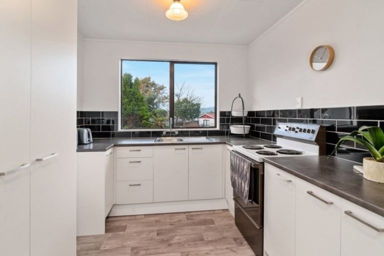 Photo of property in 16 Bronte Place, Owhata, Rotorua, 3010