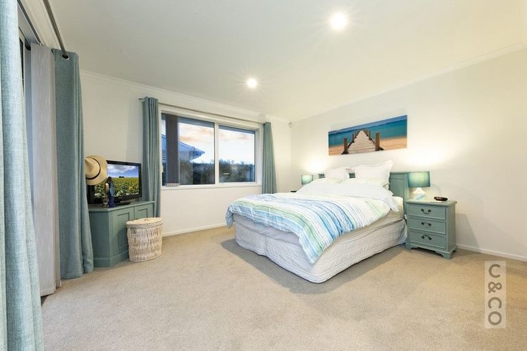 Photo of property in 5 Walnut Road, Riverhead, 0820