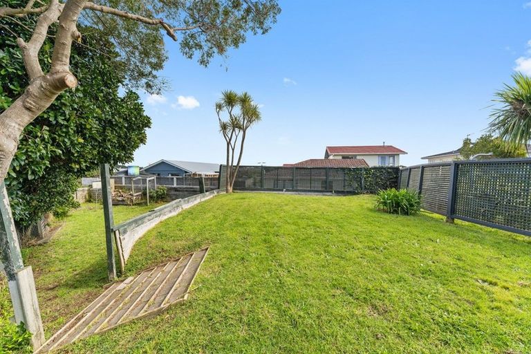 Photo of property in 30 Frimley Terrace, Waikanae Beach, Waikanae, 5036