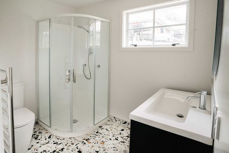 Photo of property in 2 Selwyn Lane, Lyttelton, 8082