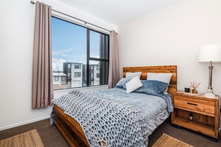 Photo of property in 16/15 Chivalry Road, Glenfield, Auckland, 0629