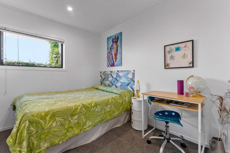 Photo of property in 39 Sherwood Avenue, Te Atatu South, Auckland, 0610