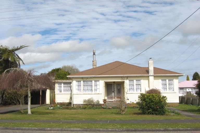 Photo of property in 17 Falstaff Street, Stratford, 4332