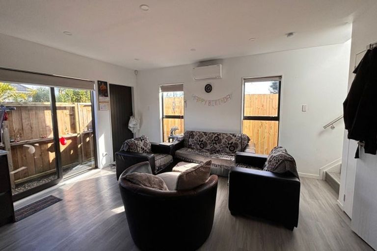 Photo of property in 9a Julian Place, Otara, Auckland, 2023