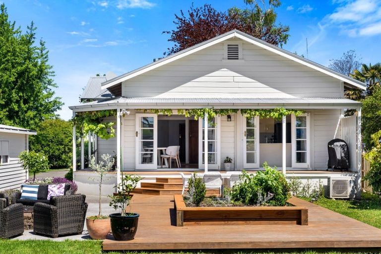 Photo of property in 3 Moeller Street, Taradale, Napier, 4112