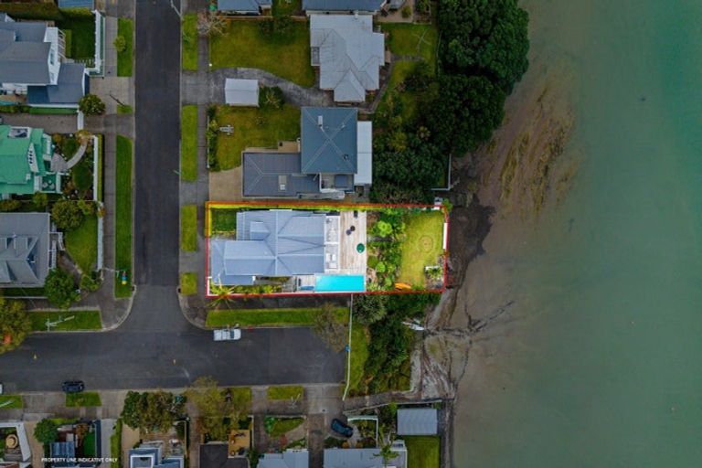 Photo of property in 1 Bangor Street, Point Chevalier, Auckland, 1022