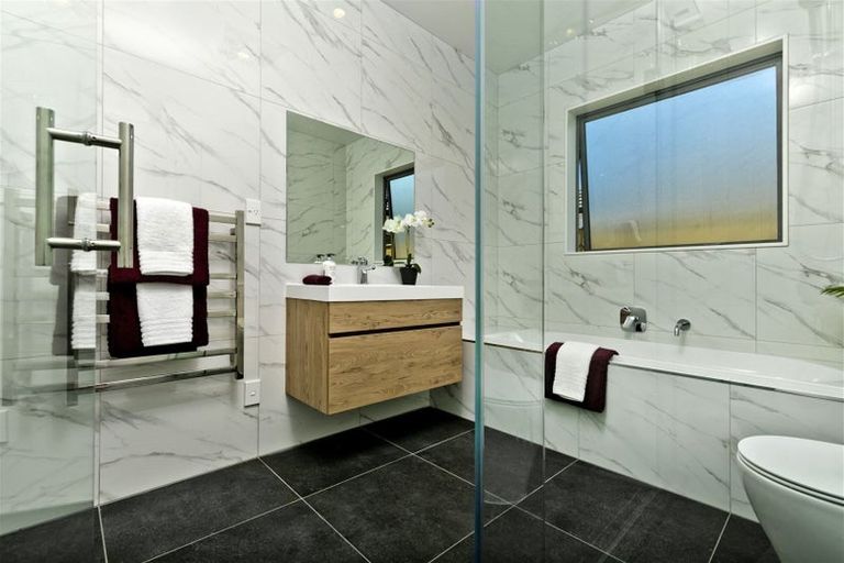 Photo of property in 3 Tarras Road, Kumeu, 0810