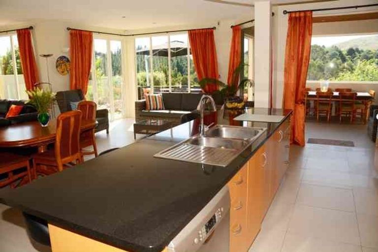 Photo of property in 51 Hikanui Drive, Havelock North, 4130