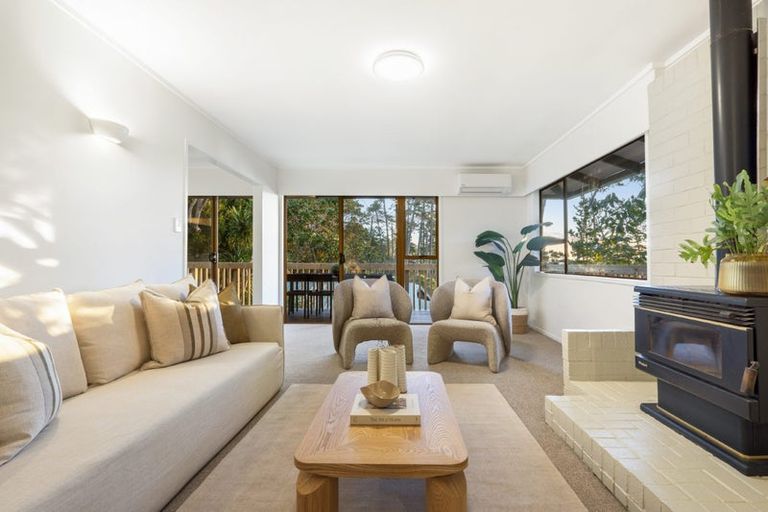 Photo of property in 32 Rosecamp Road, Beach Haven, Auckland, 0626