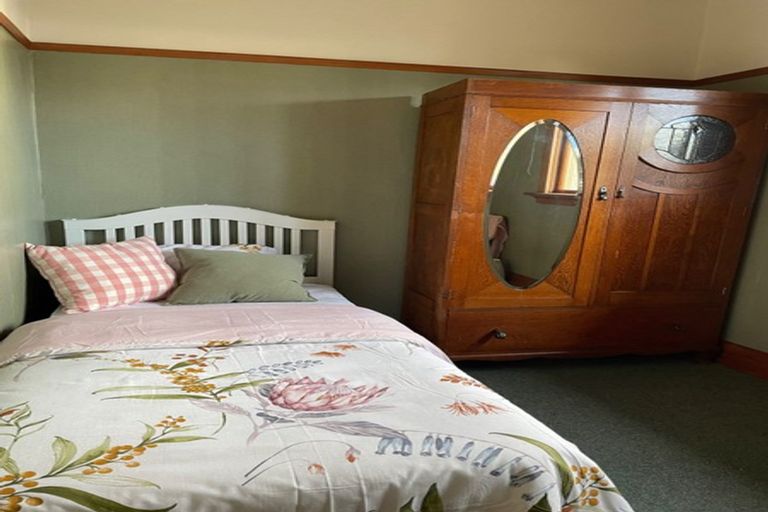 Photo of property in 1 Home Street, Winton, 9720