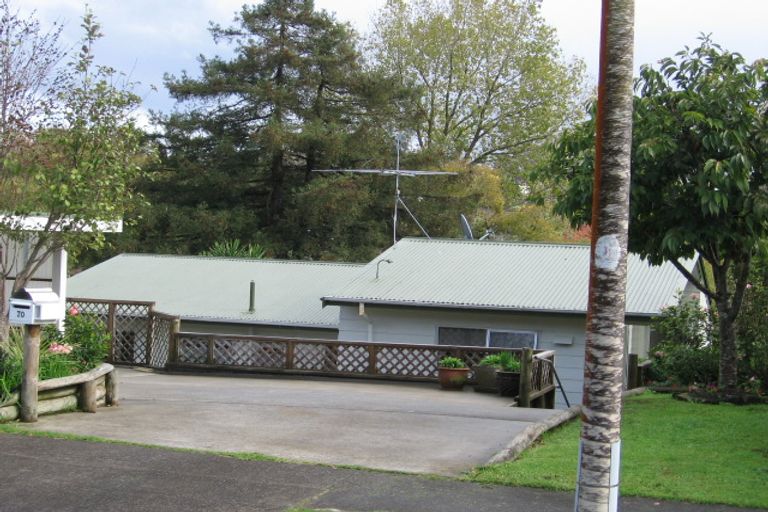 Photo of property in 70 Robbies Road, Shelly Park, Auckland, 2014