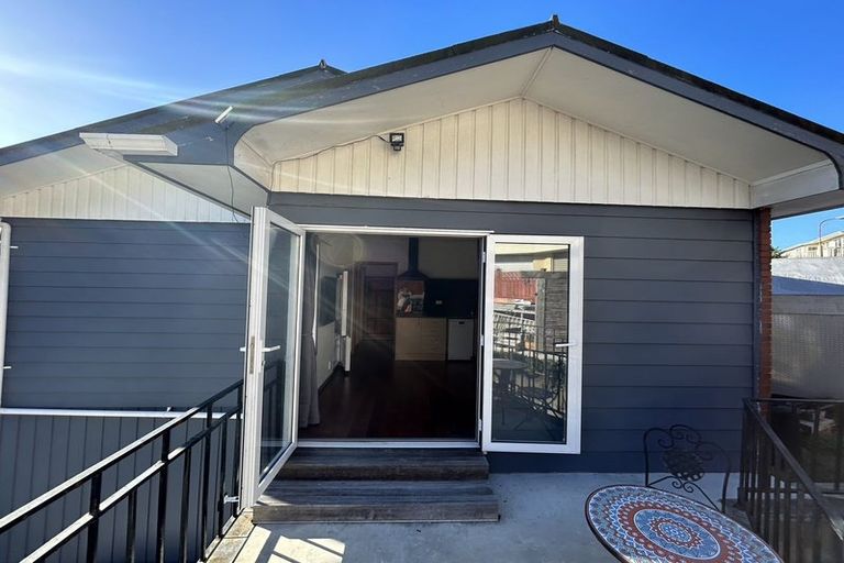 Photo of property in 6 Randolph Road, Crofton Downs, Wellington, 6035