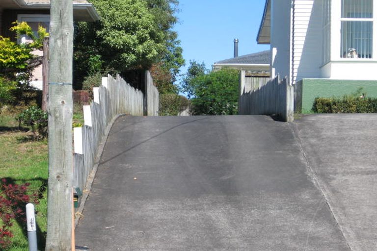 Photo of property in 19 Kokiri Street, Te Atatu South, Auckland, 0610