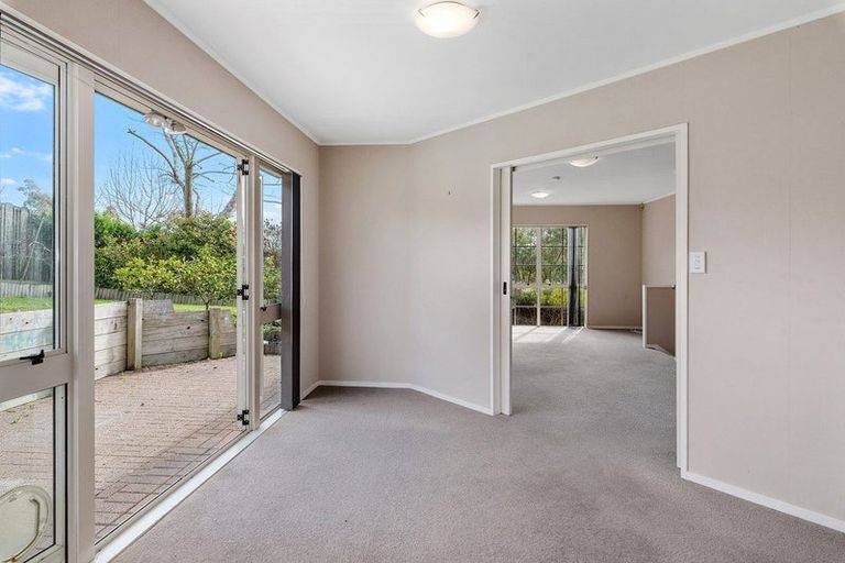 Photo of property in 76 Barbados Drive, Unsworth Heights, Auckland, 0632