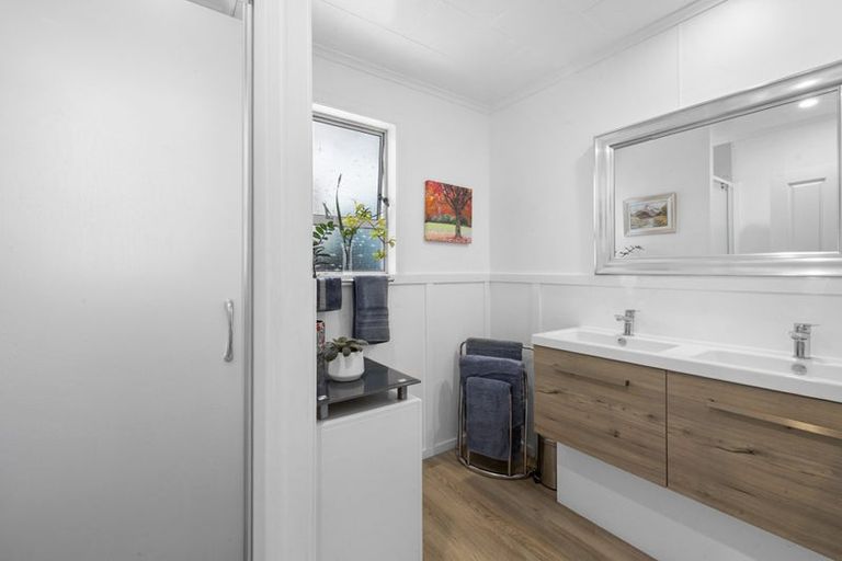 Photo of property in 6 Te Mara Place, Merrilands, New Plymouth, 4312