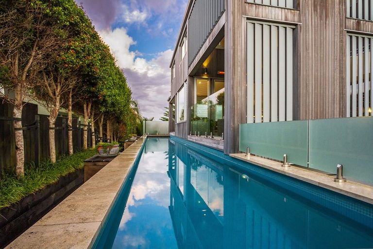 Photo of property in 21 Ocean View Road, Milford, Auckland, 0620