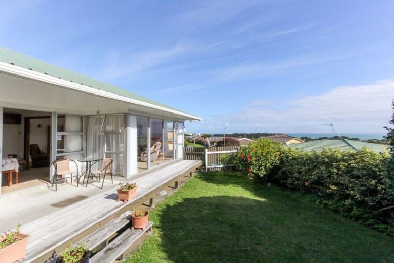 Photo of property in 5 Renown Place, Spotswood, New Plymouth, 4310