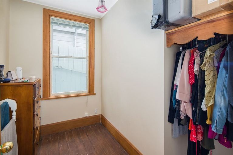 Photo of property in 176 Sutherland Road, Lyall Bay, Wellington, 6022