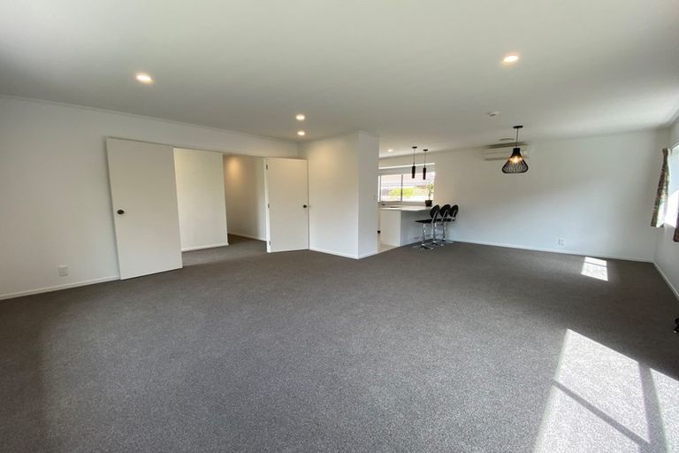 Photo of property in 1/92 Mirrabooka Avenue, Botany Downs, Auckland, 2010