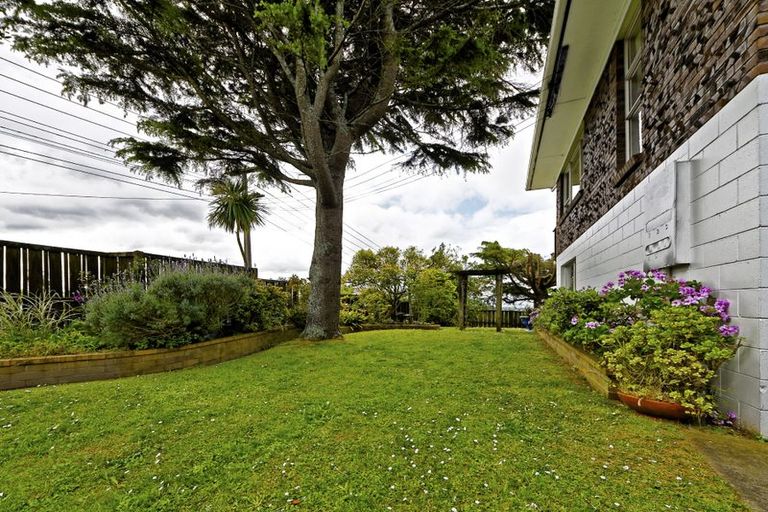 Photo of property in 1/60 West Coast Road, Glen Eden, Auckland, 0602