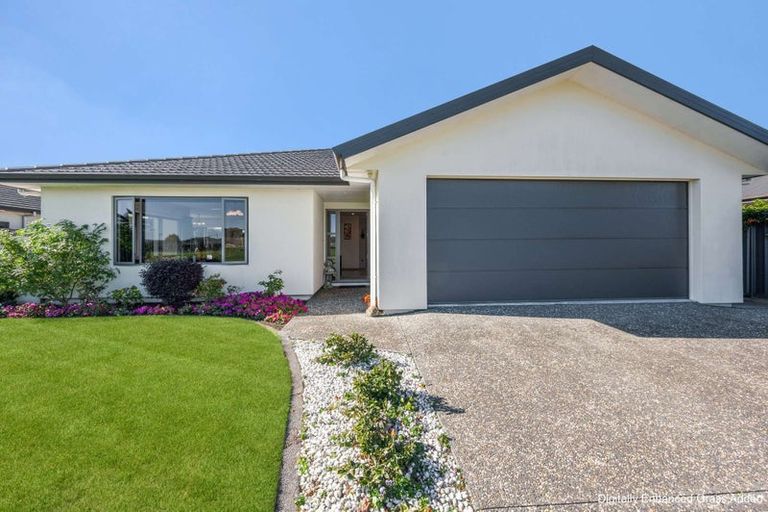 Photo of property in 76 Orotu Drive, Poraiti, Napier, 4112